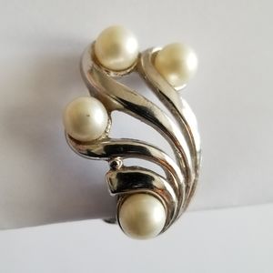 Vintage Crown Trifari SINGLE ONE earring clip on silver tone white faux …